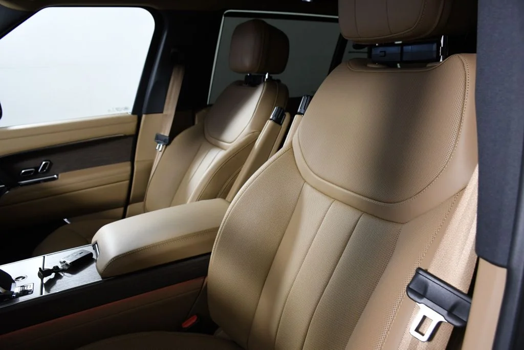 New 2026 Santorini Blk Land Rover SE image 16
