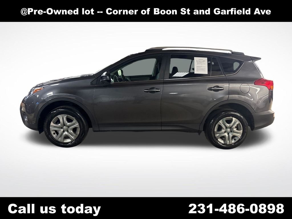 Used 2014 Gray Toyota LE image 2