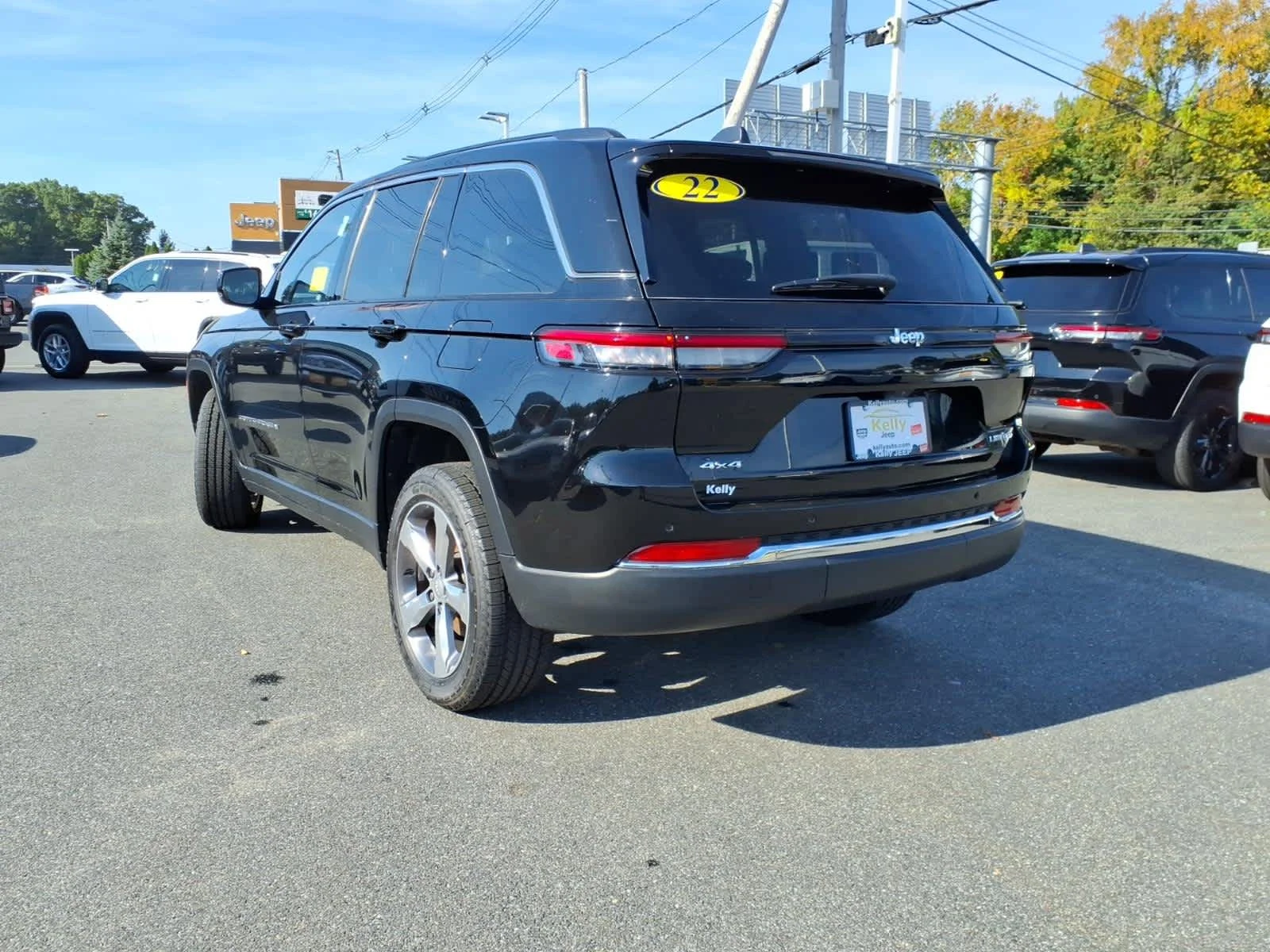 Used 2022 Diamond Black Crystal Pearlcoat Jeep Limited image 11