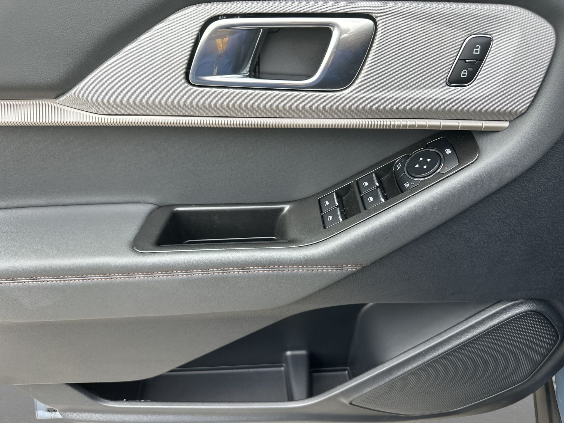 2025 Ford Explorer Active - Photo 23