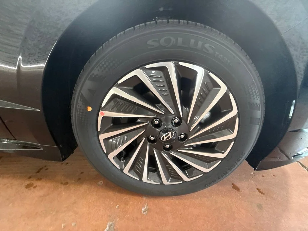 New 2026 Abyss Black Hyundai SEL image 10