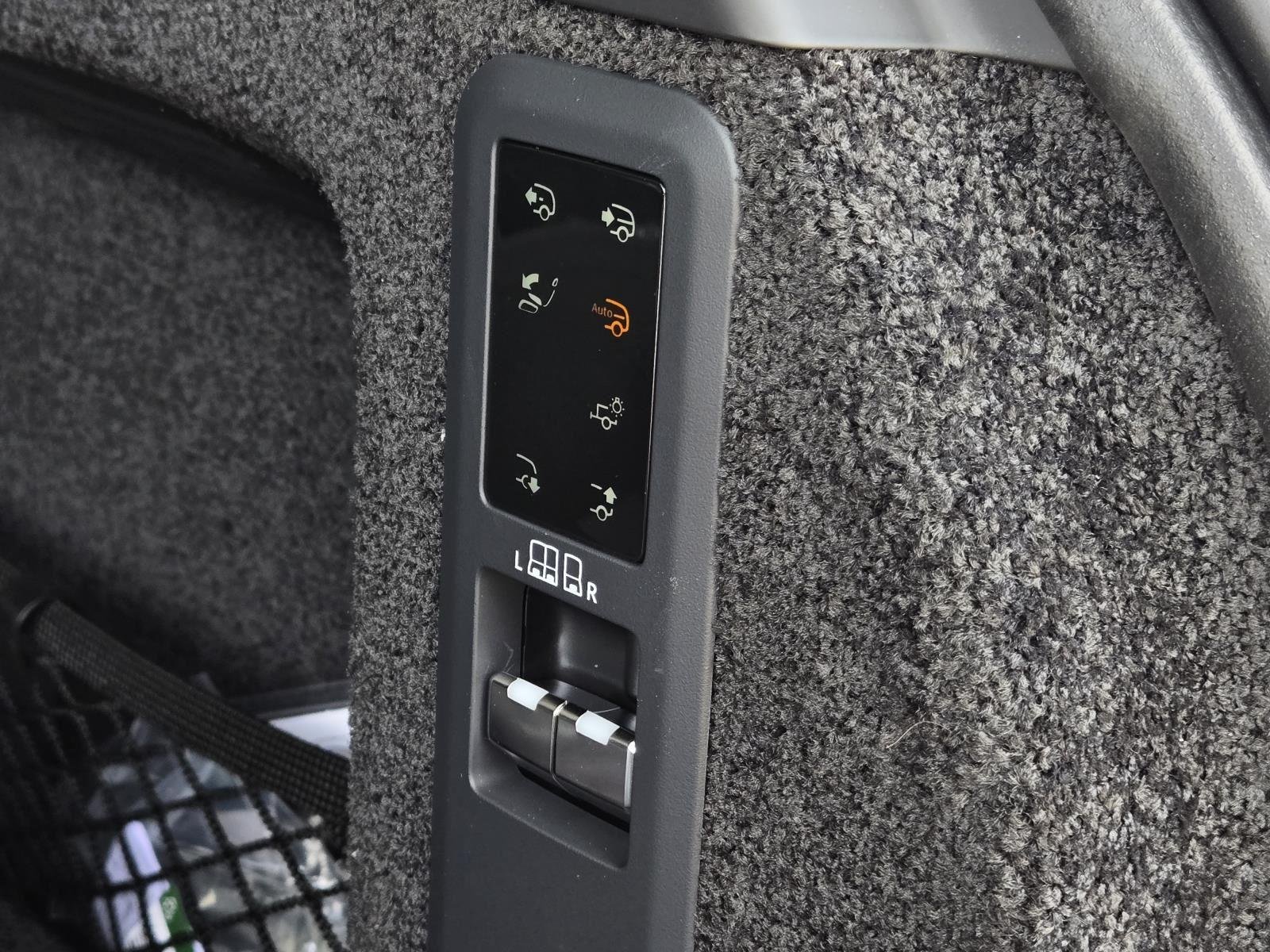 New 2026 Santorini Black LAND ROVER  image 31