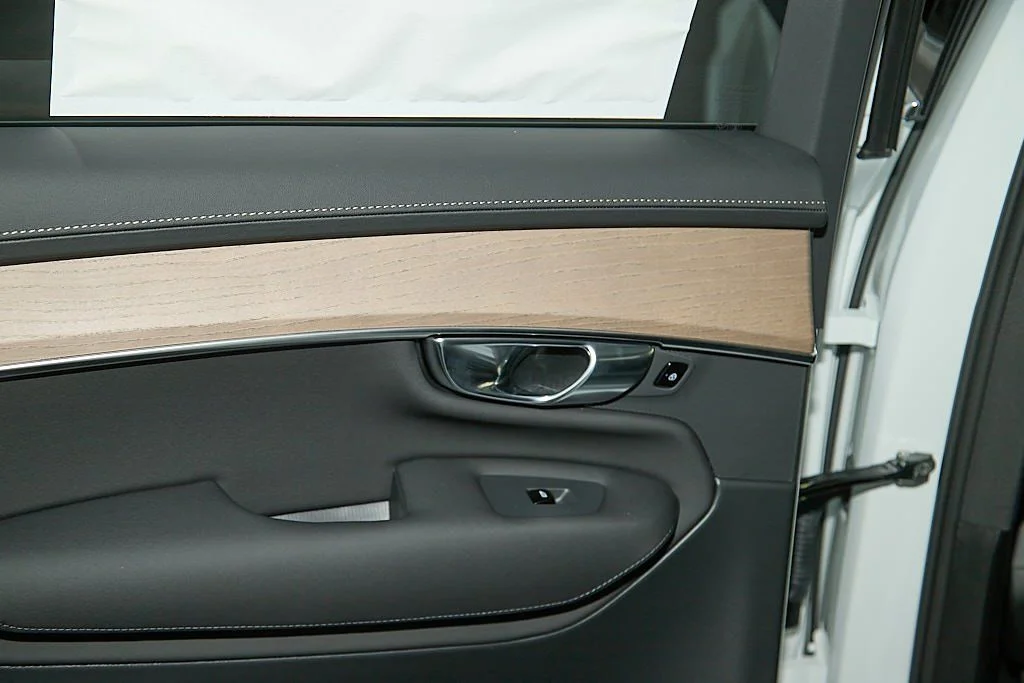 New 2026 Crystal White Volvo Plus image 18