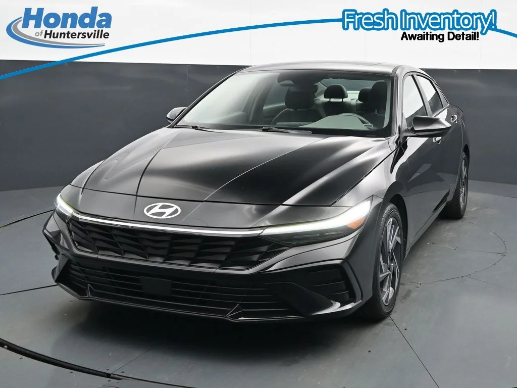 Used 2025 Abyss Black Hyundai SEL Convenience image 3