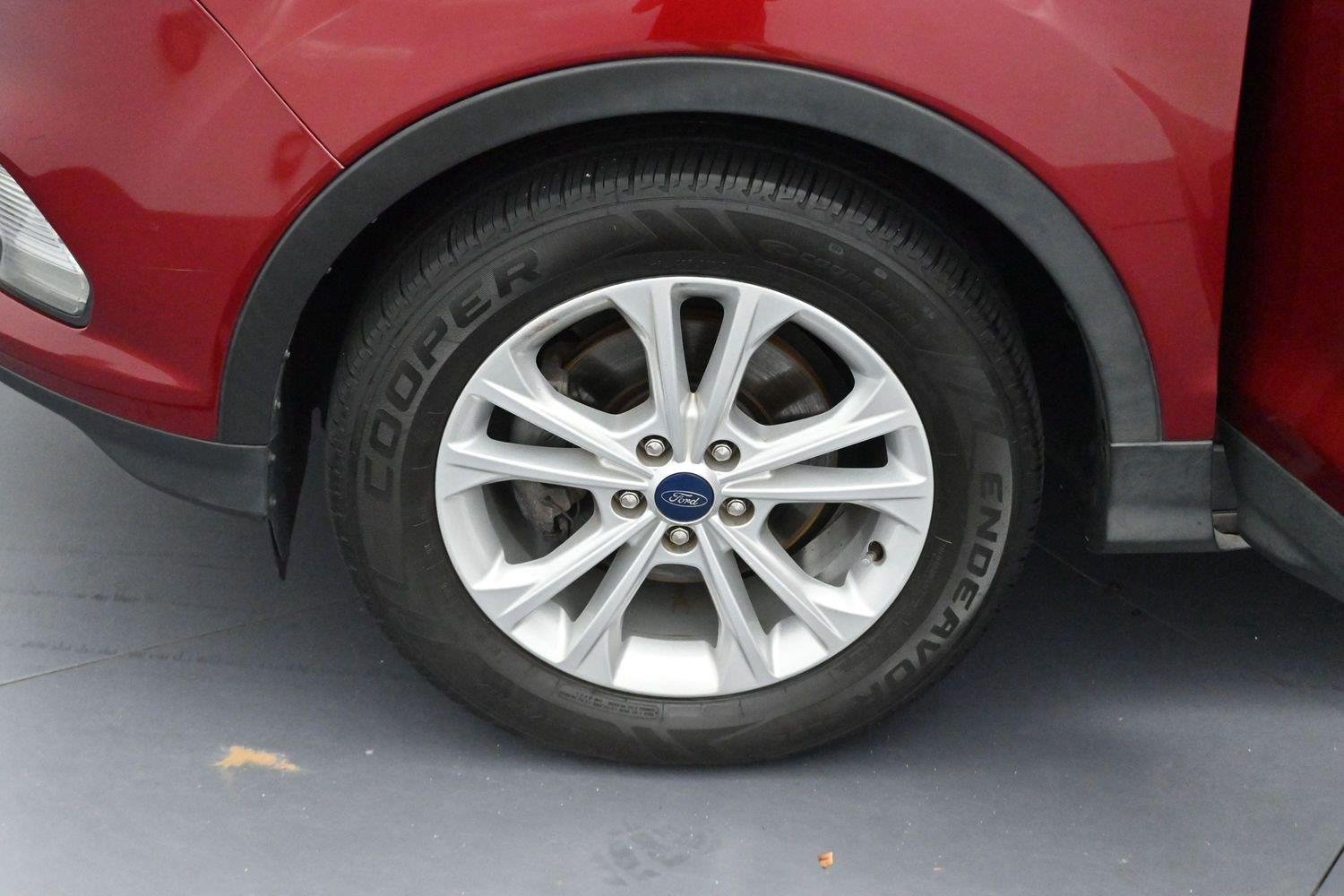 Used 2018 Ruby Red Metallic Tinted Clearcoat Ford SE image 28