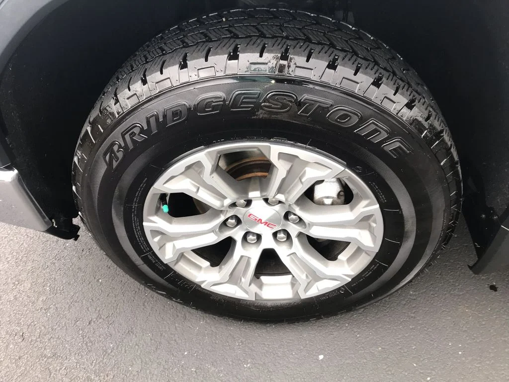 Used 2019 White GMC SLT image 10