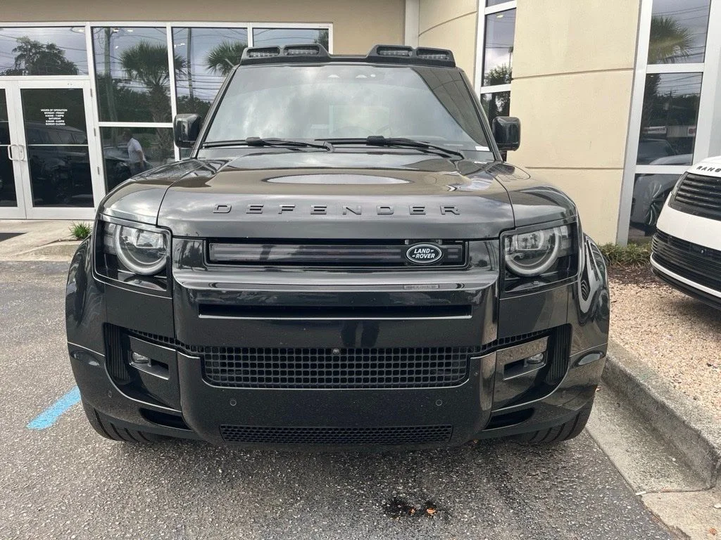 Certified Used 2026 Santorini Black Metallic Land Rover X-Dynamic SE image 3