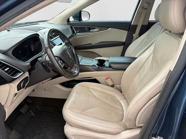 Used 2019 Blue Diamond Metallic Lincoln Reserve image 10