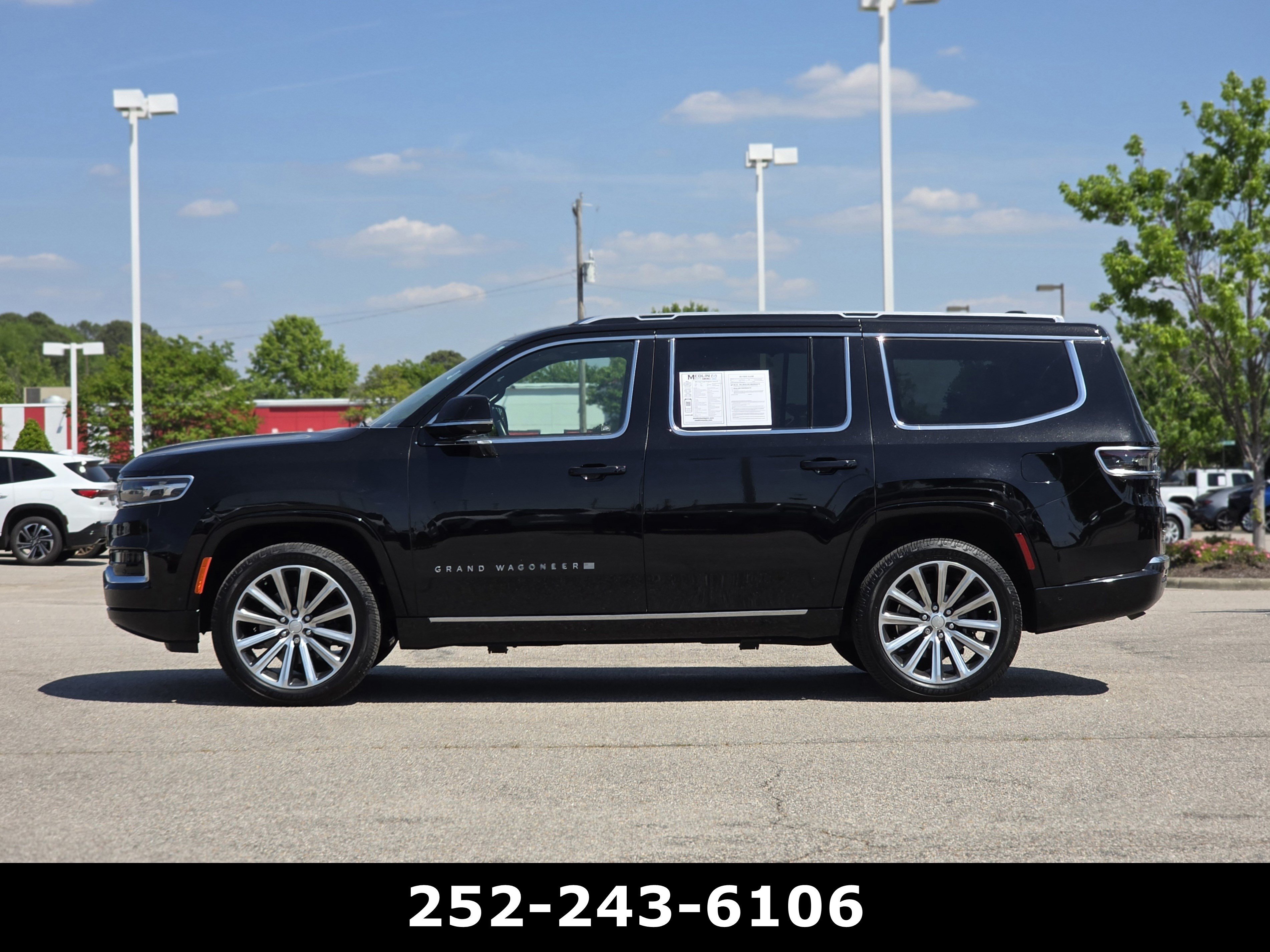 Used 2022 Diamond Black Crystal Pearlcoat Jeep Series II image 4