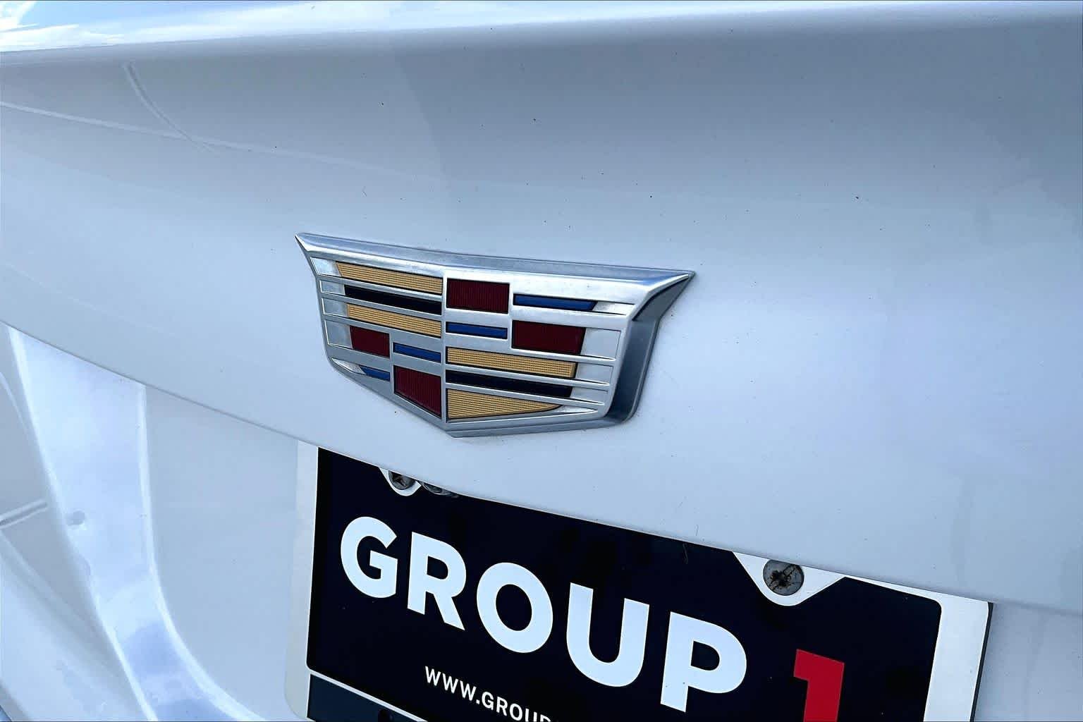 Used 2019 Crystal White Tricoat Cadillac FWD Premium Luxury image 29