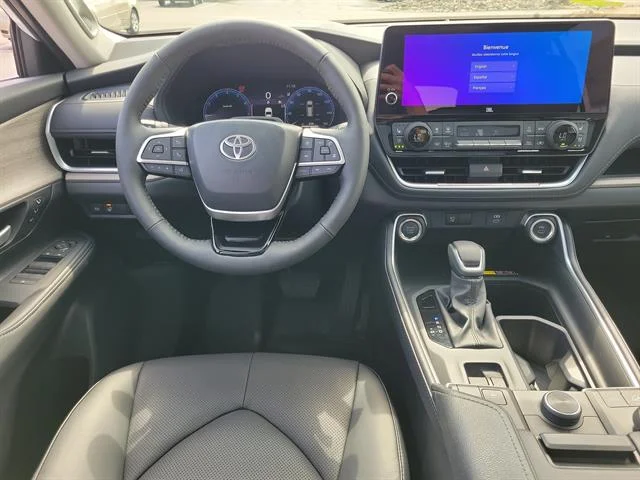 New 2026 Wind Chill Pearl Toyota Platinum image 10