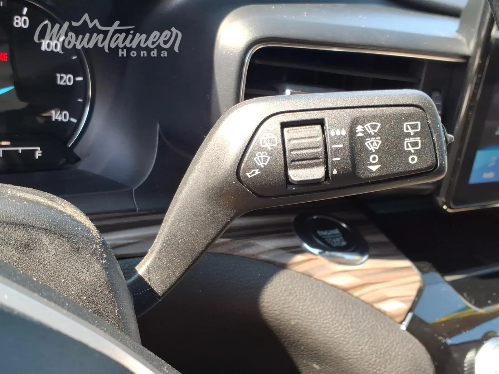 Used 2022 Burgundy Velvet Metallic Tinted Clearcoat Ford Limited image 34