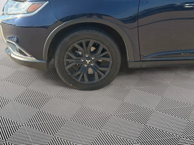 Used 2018 Blue Mitsubishi LE image 9