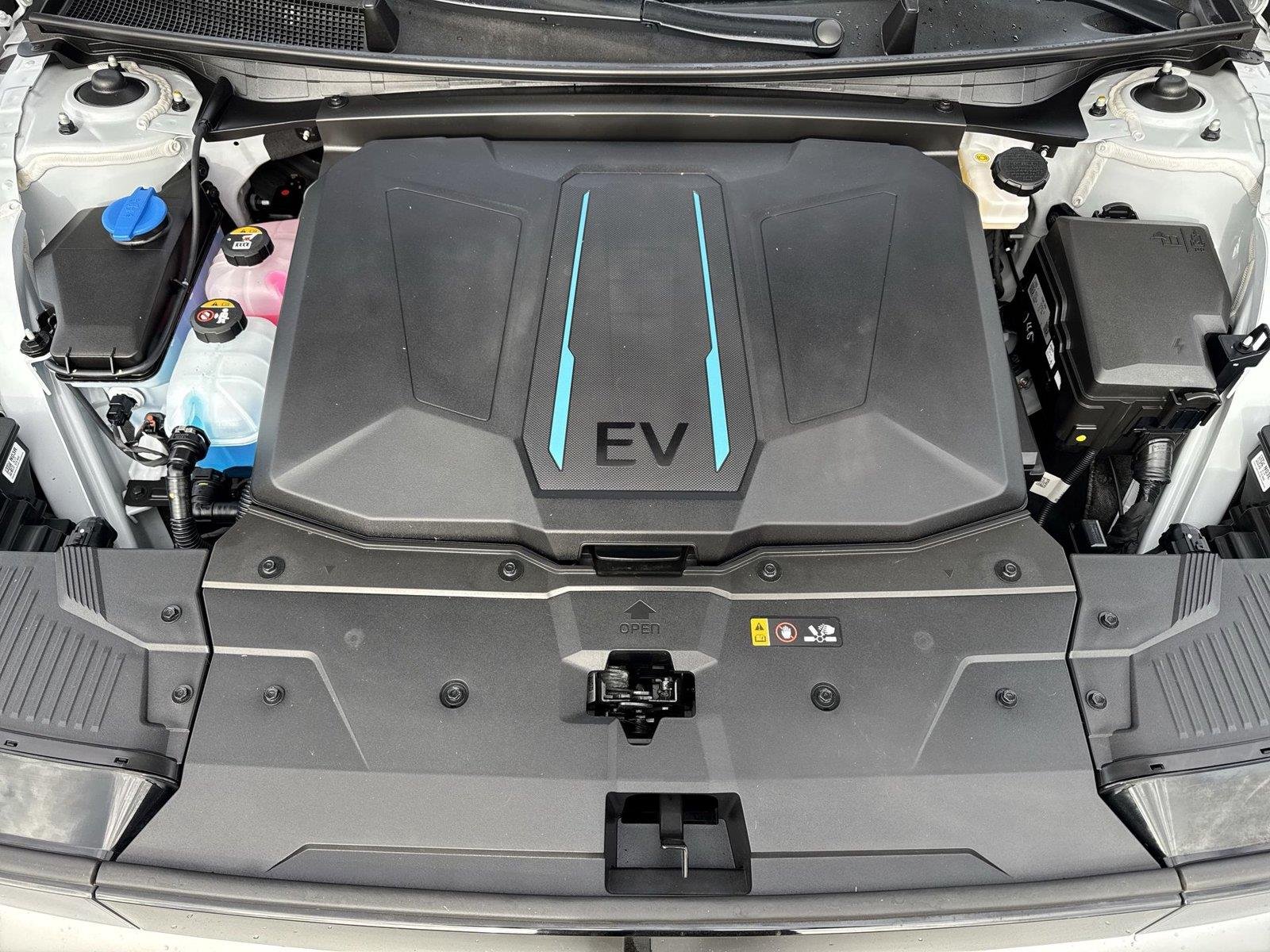 Used 2024 Gray Hyundai SEL image 37