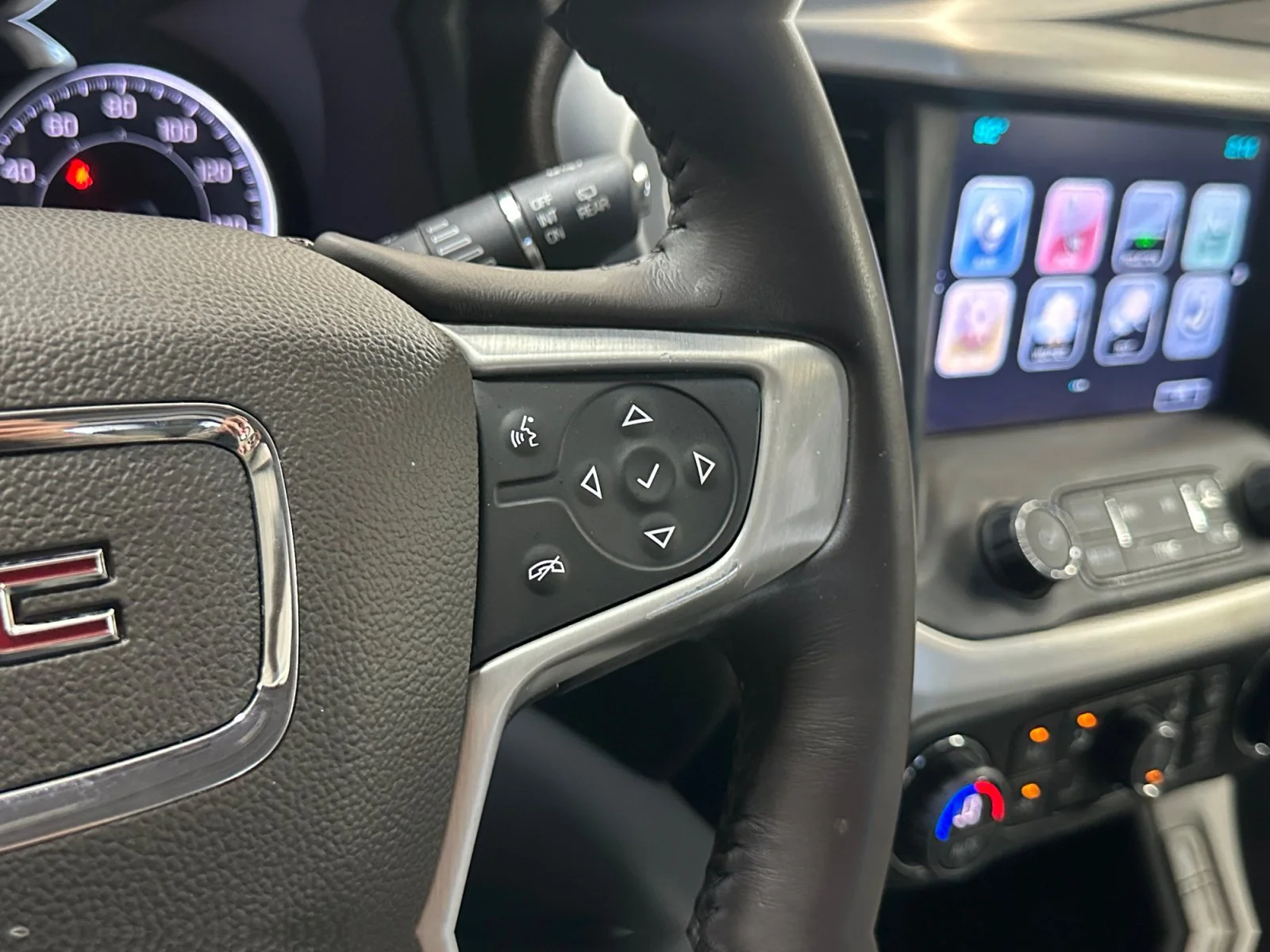 Used 2017 White Frost Tricoat GMC SLT image 27