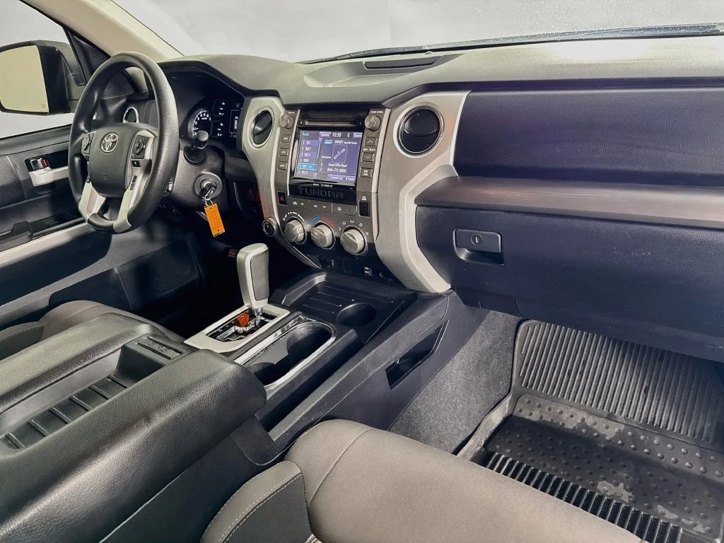 Used 2018 Black Toyota SR5 image 32