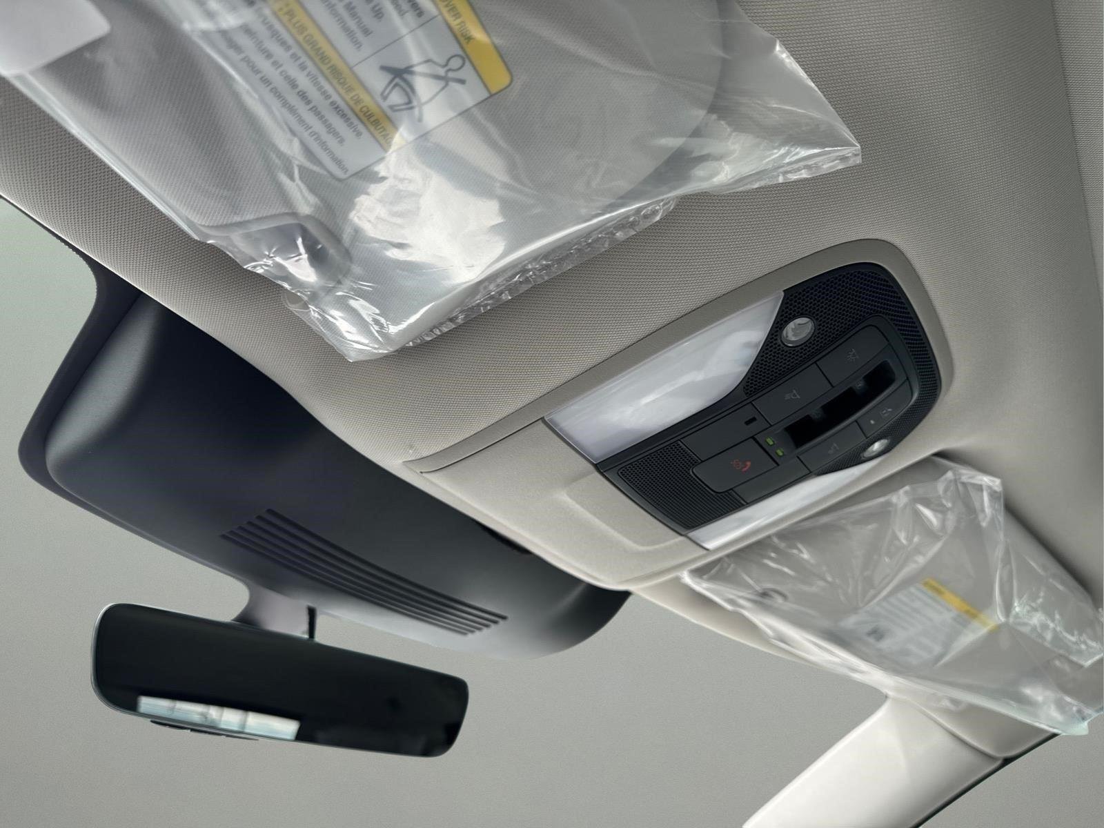 New 2027 RADIANT WHITE INFINITI Luxe AWD image 30