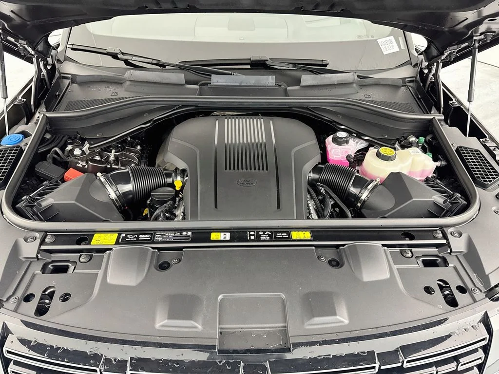 New 2026 Charente Grey Land Rover SE image 31