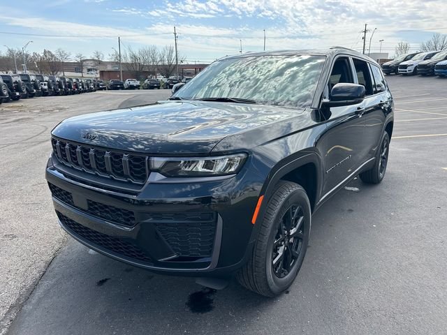 New 2026 Diamond Black Crystal Pearl-Coat Exterior Paint Jeep Altitude image 2