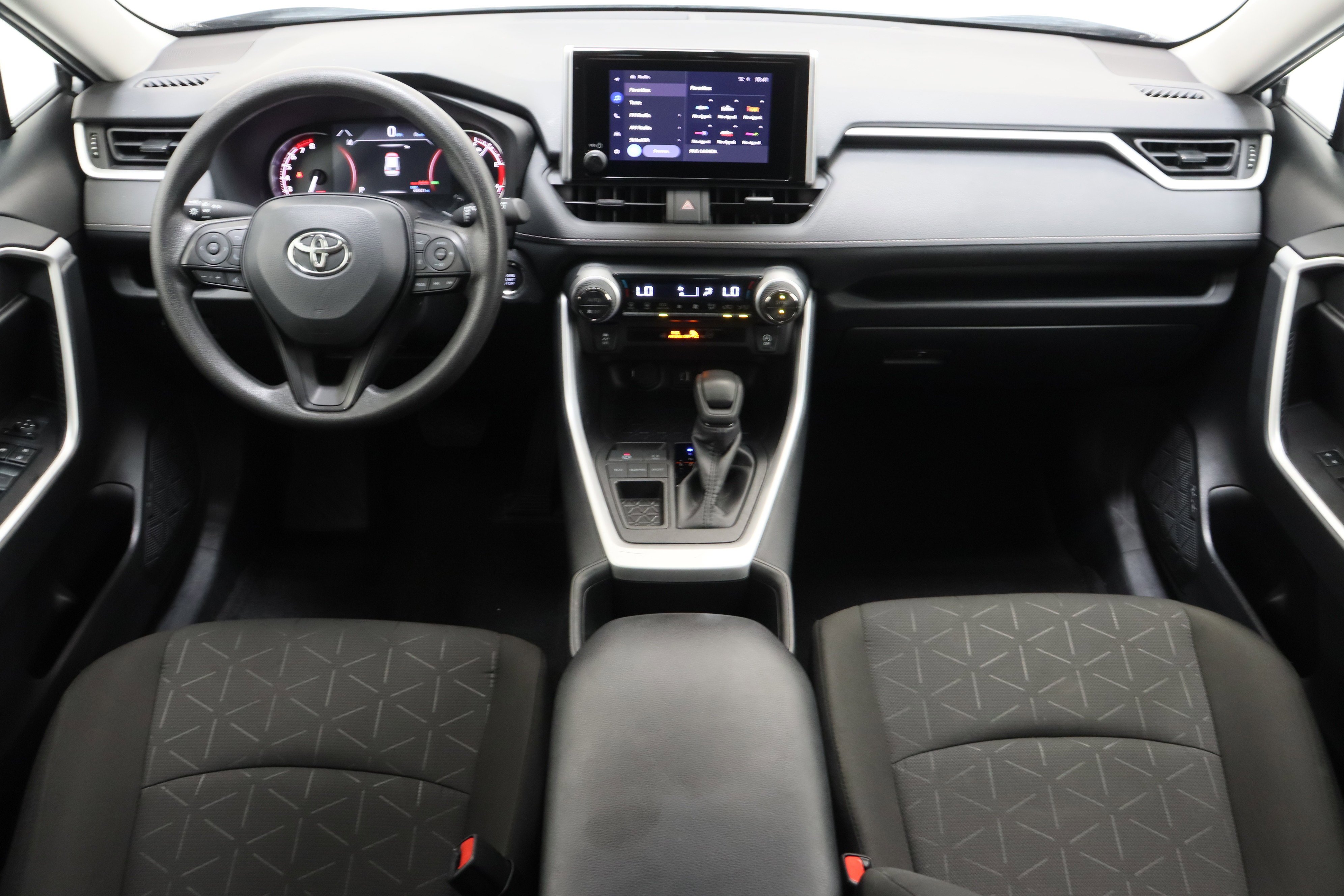 Used 2025 Silver Sky Metallic Toyota XLE 2.5L image 30