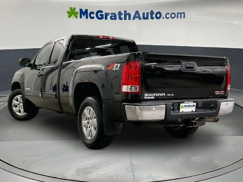 Used 2013 Black GMC SLE image 3