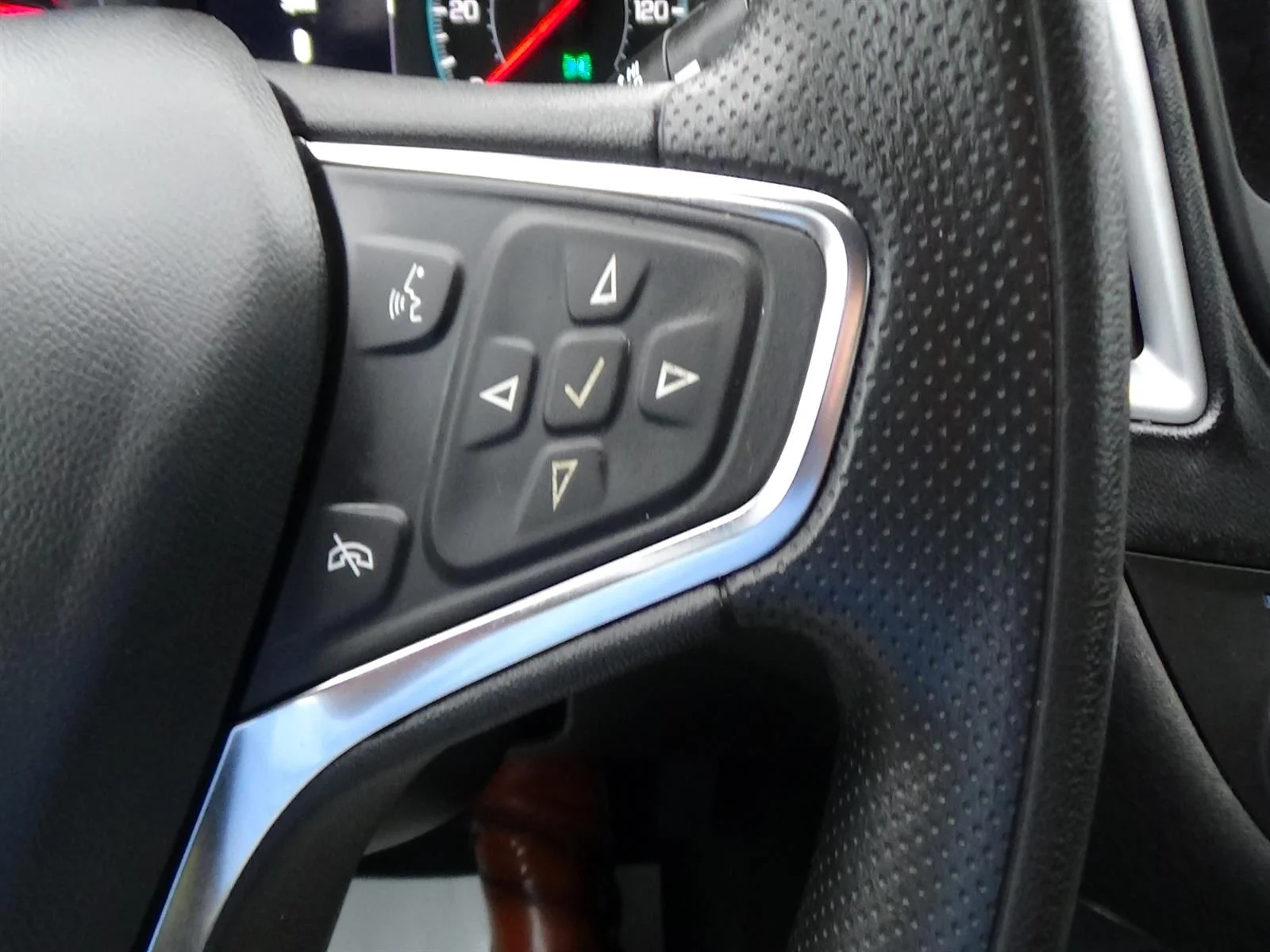 Used 2023 Dark Ash Metallic (g6m) Chevrolet LT image 19