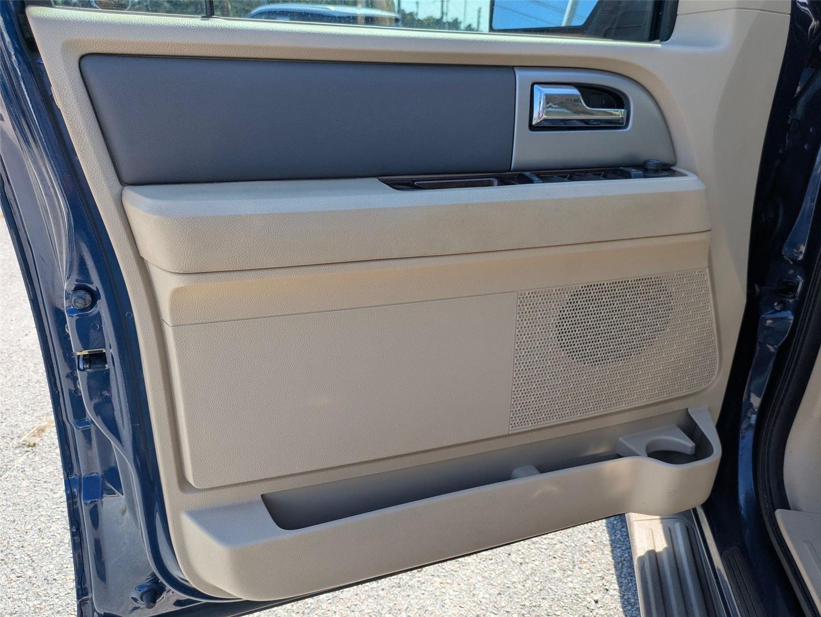 Used 2012 Dark Blue Pearl Metallic Ford XLT image 11