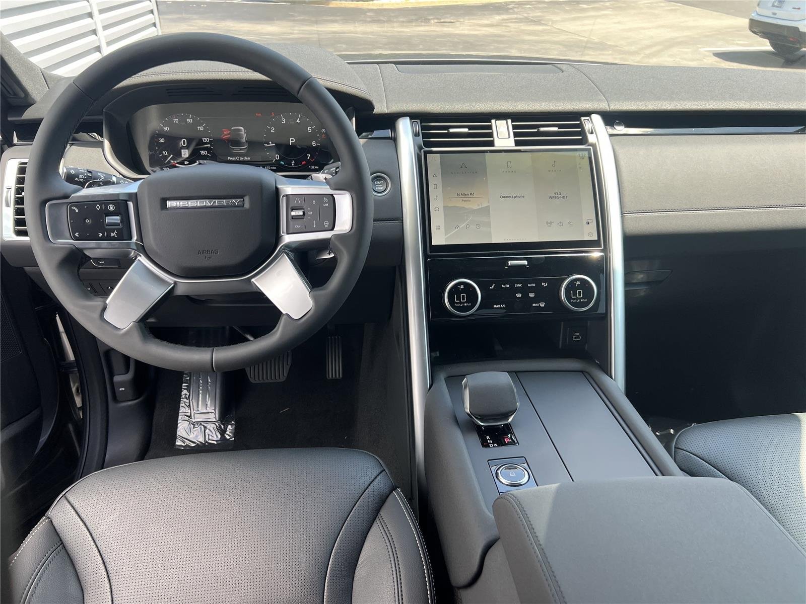 Used 2025 Eiger Grey Metallic Land Rover S image 8