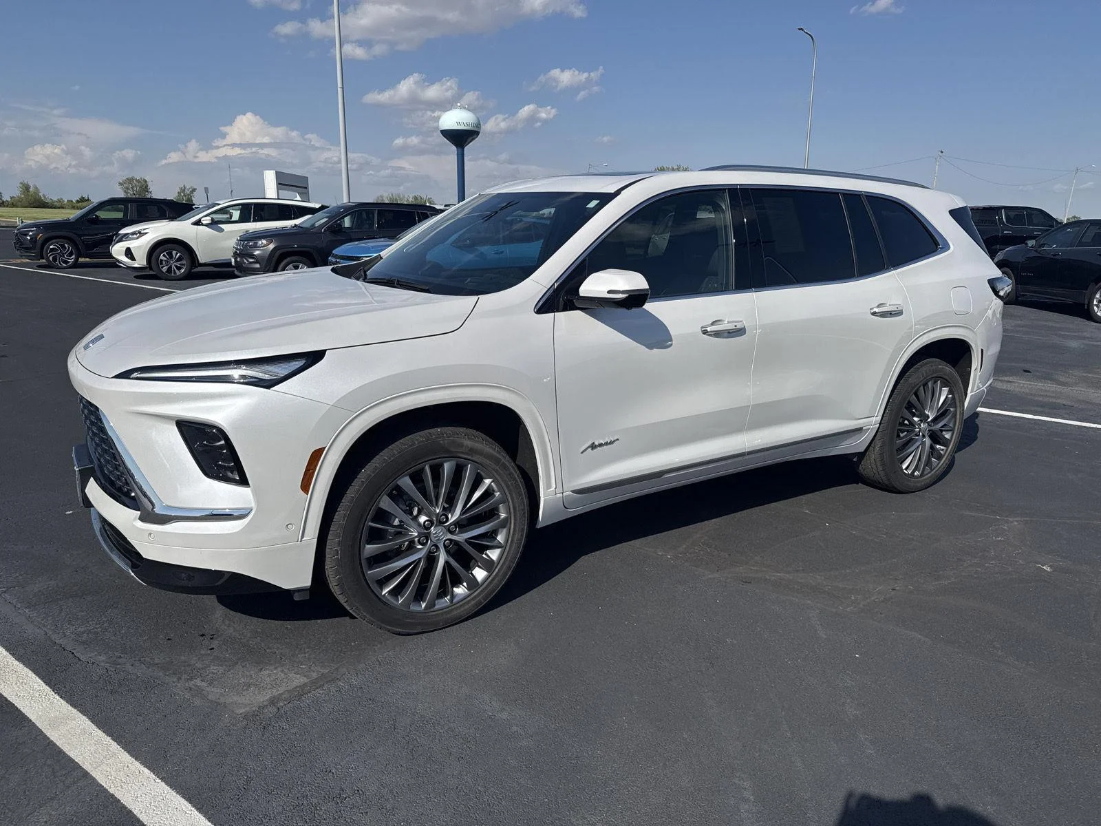 Used 2025 White Frost Tricoat Buick Avenir image 7