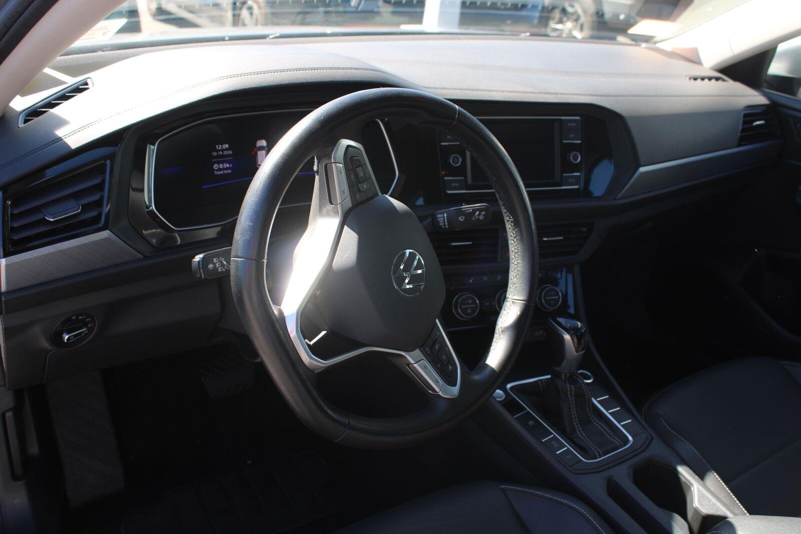 Used 2024  Volkswagen SE image 8