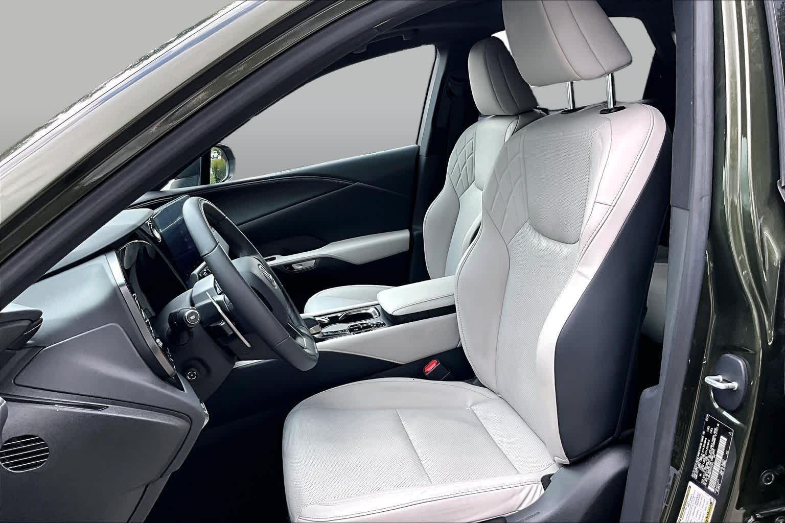 Used 2023 Nori Green Pearl Lexus Premium image 8