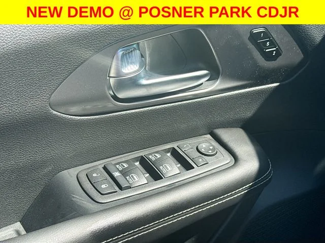 New 2026 Silver Mist Clear-Coat Exterior Paint Chrysler  image 17