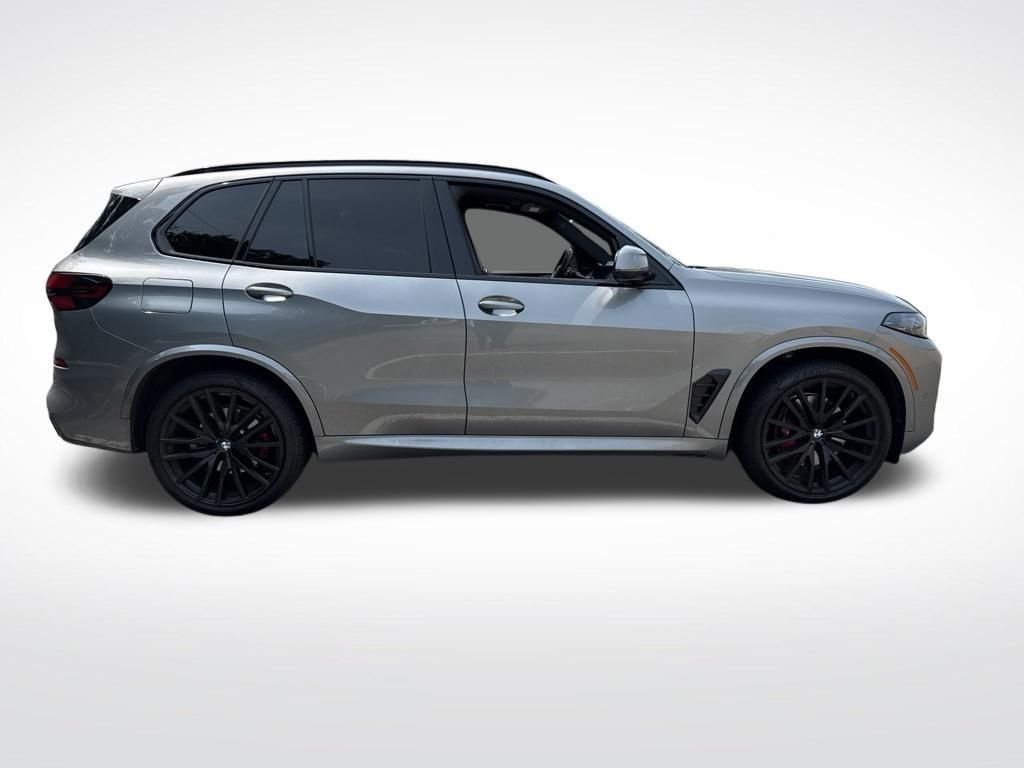 Used 2026 Gray BMW xDrive40i image 4