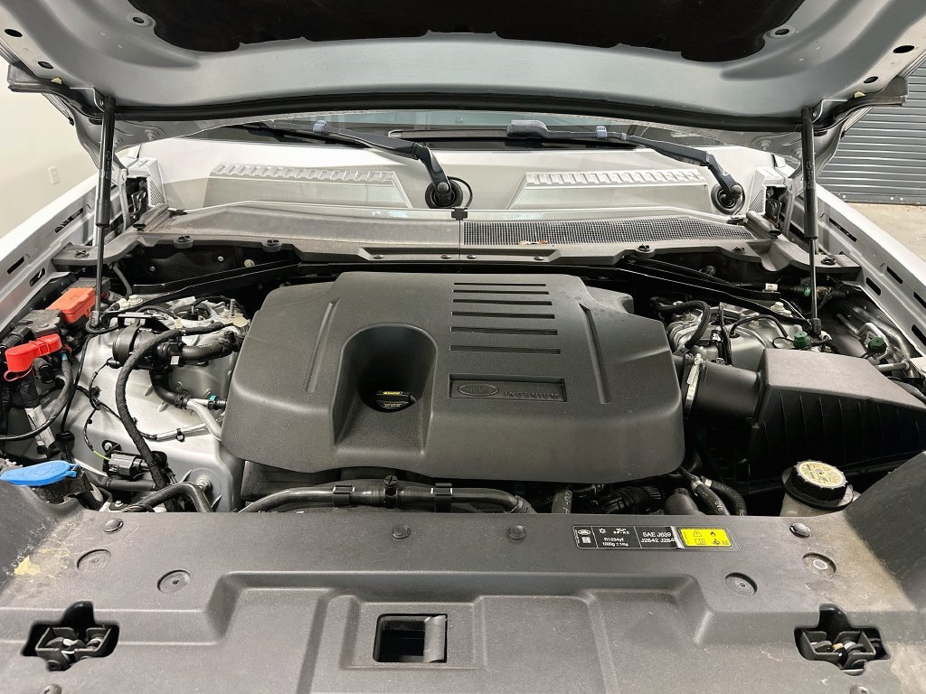 Used 2022 Silver Land Rover XS Edition image 31