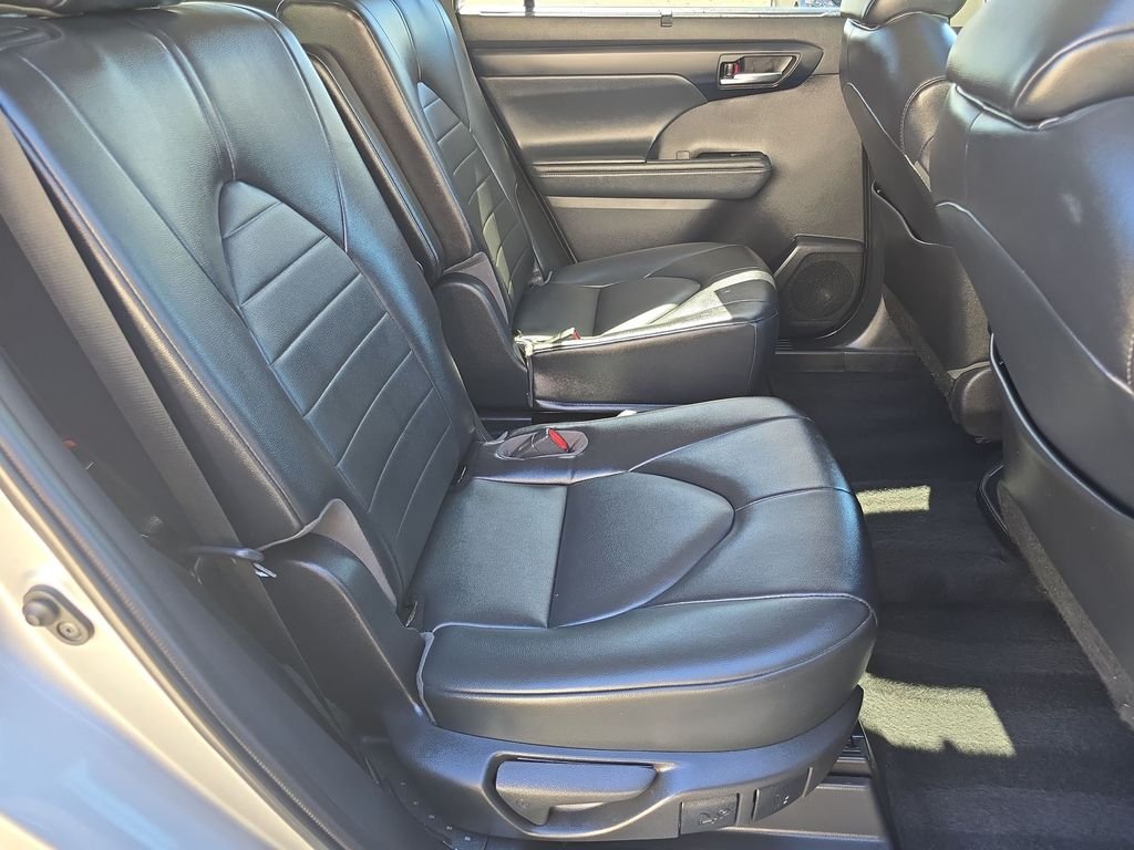 Used 2022 Silver Toyota XLE image 37