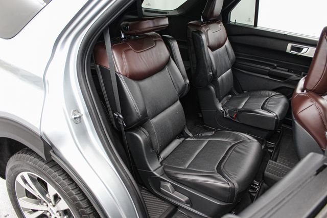 Used 2020 Silver Metallic Ford Platinum image 22
