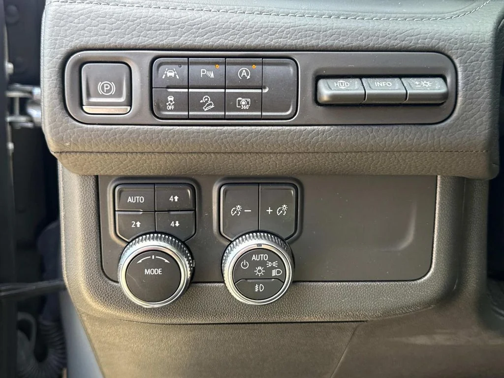 Used 2024 Silver GMC Denali image 27