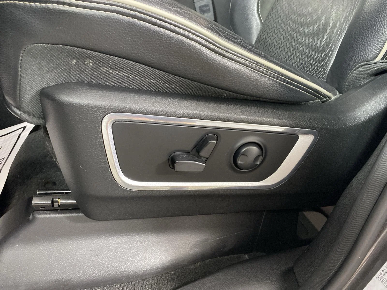 Used 2023 Granite Crystal Metallic Clearcoat Ram Laramie image 17