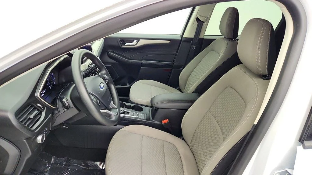 Used 2021 Oxford White Ford SE AWD image 19