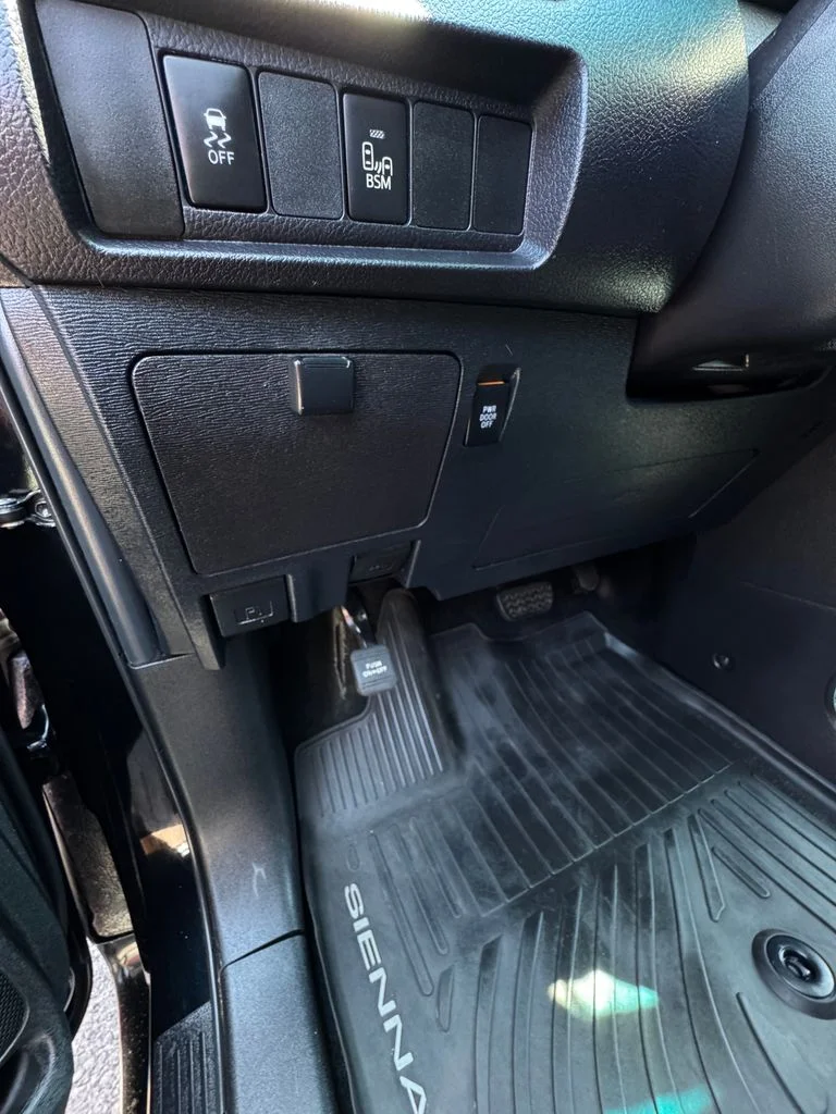 Used 2016 Midnight Black Metallic Toyota SE Premium image 17
