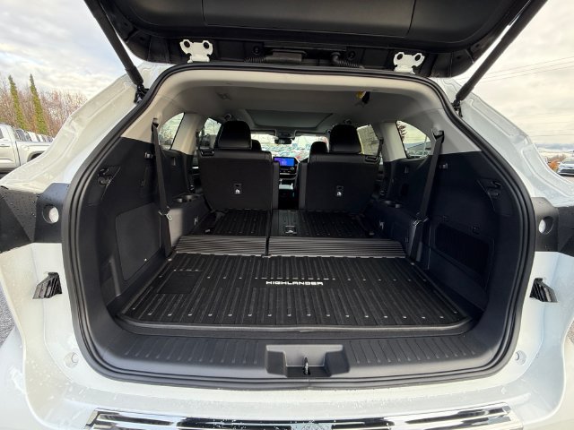 New 2026 Wind Chill Pearl <sup>1</sup> Toyota Platinum image 18