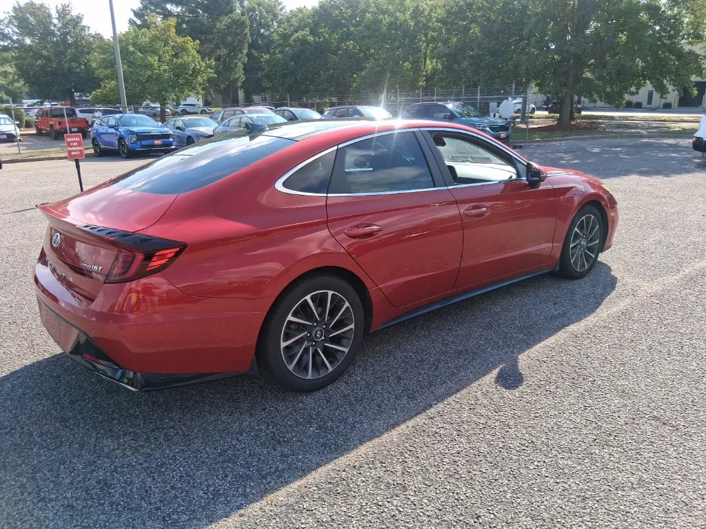 Used 2021 Red Hyundai Limited image 5