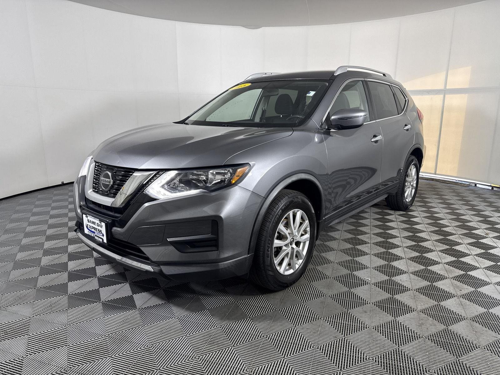 Used 2018 Gun Metallic Nissan SV image 3