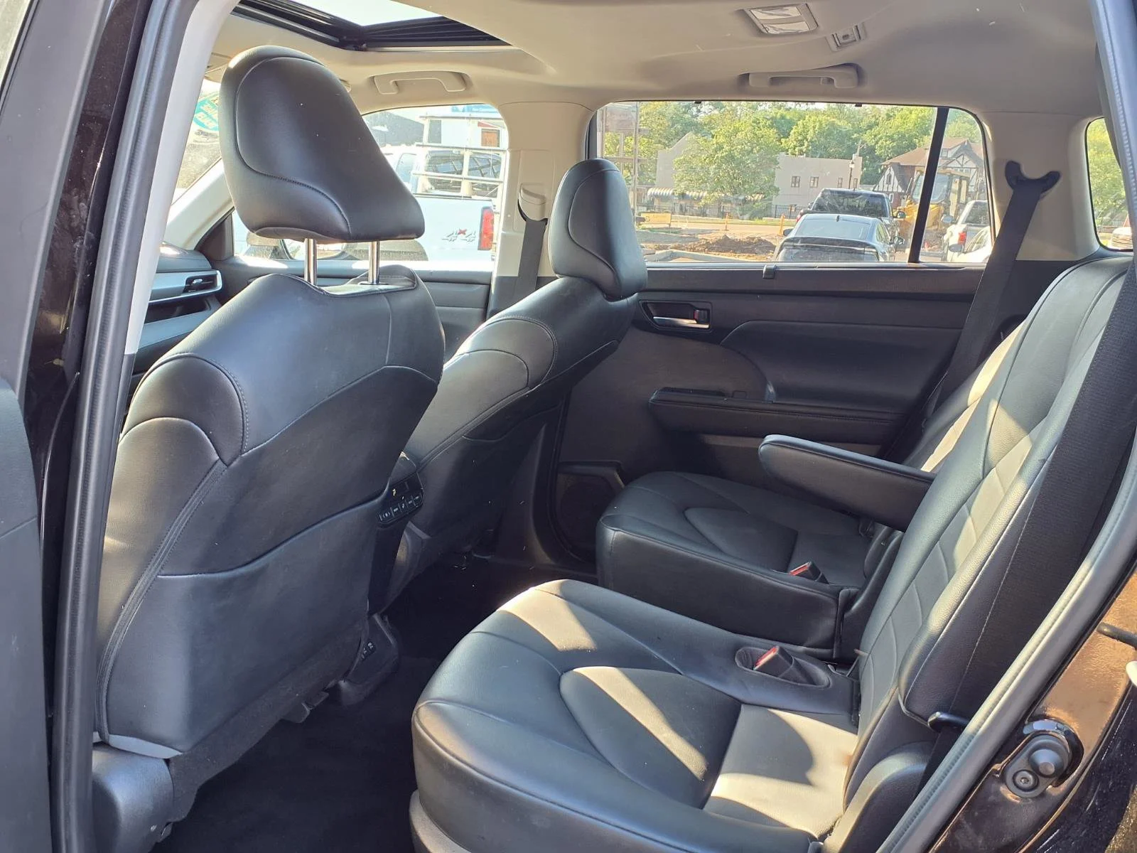 2021 Toyota Highlander XLE - Photo 24
