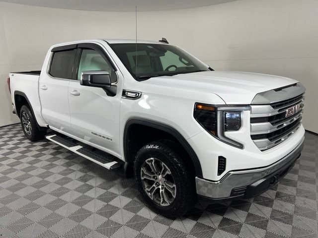 Used 2024 White GMC SLE image 1