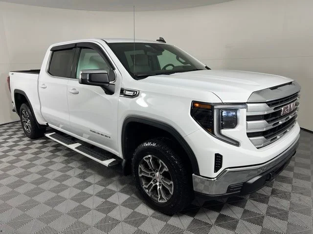 Used 2024 White GMC SLE image 1