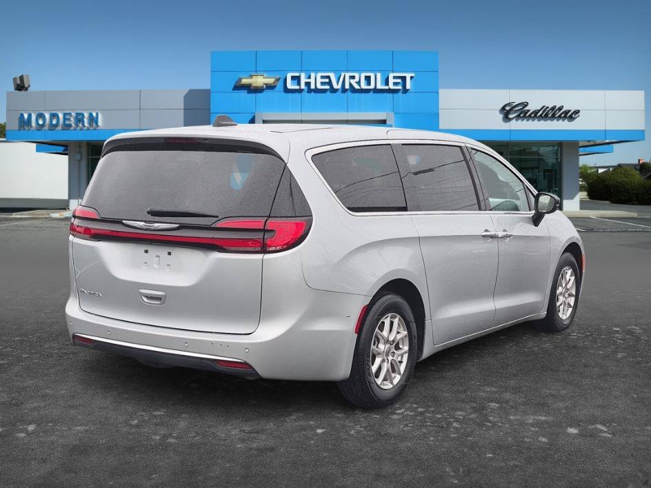 Used 2024 Silver Mist Clearcoat Chrysler Touring L image 5