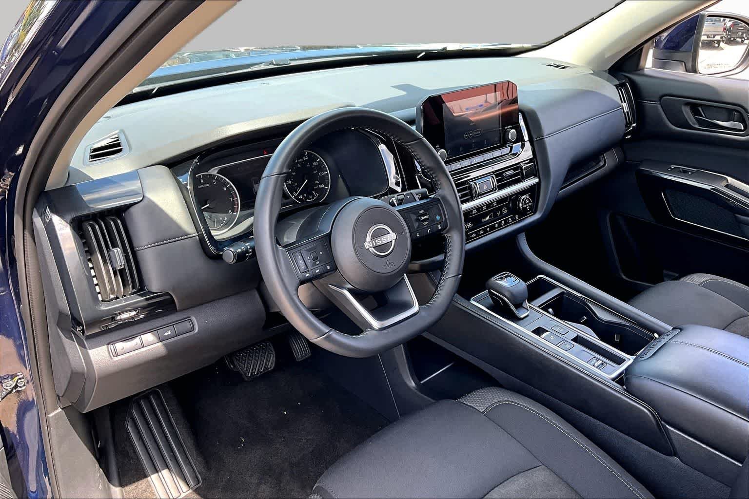 Used 2025 Deep Ocean Blue Pearl Nissan SV image 17
