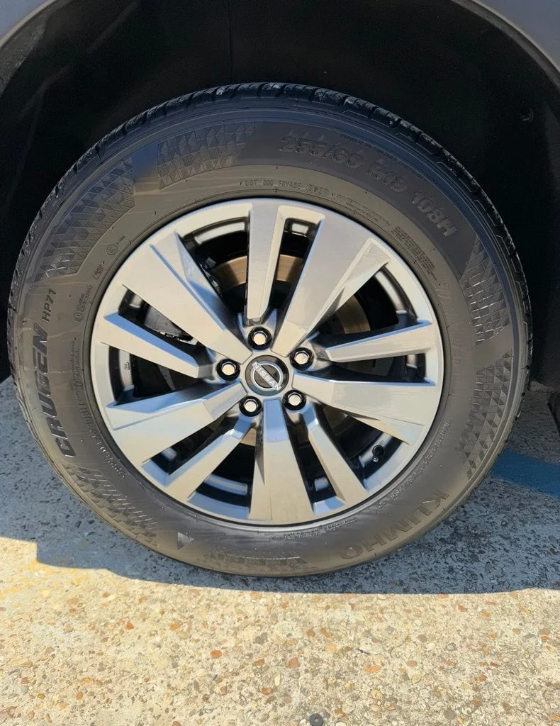 Used 2025 Gray Nissan SV image 12