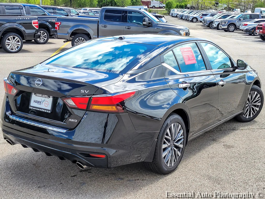 Used 2023 Super Black Nissan 2.5 SV image 7